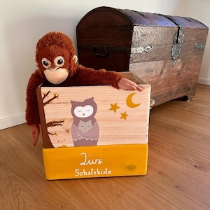 Holzbox Spielzeugkiste Eule mit Name fürs Kinderzimmer, Babygeschenk personalisiert Taufe Geburt Geburtstag