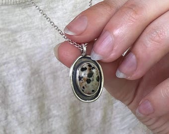 Colgante de jaspe dálmata de plata de ley
