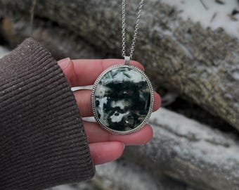 Colgante de ágata musgosa de nieve en plata de ley
