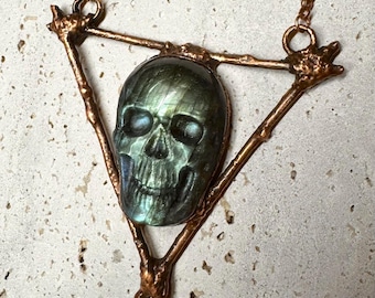 Colgante de calavera de labradorita de cobre hecho a mano: pieza única
