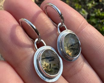 Pendientes de aro colgantes de prehnita en plata de ley