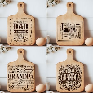 Puede incluir: Cuatro tablas de cortar de madera con texto grabado. Una tabla dice "Ser un papá es un honor, ser un papá no tiene precio". Otra dice "Abuelo" con palabras como "sabio" y "valiente". Las otras dos tablas dicen "Abuelo" y "El mejor abuelo del mundo".