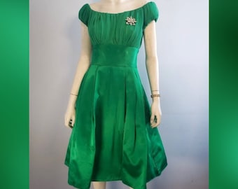 Vintage mcm Kelly Green sateen cocktail/party dress  with oversized bow 1950s