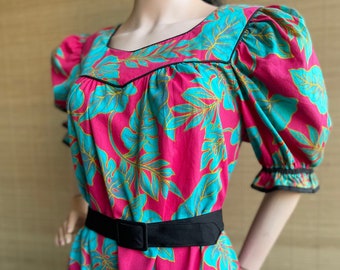 Vintage Traditional Hawaiian Muumuu with Puffy Sleeves | Tiki Dress - Women's Size Medium - Hawaii / Aloha / Mahalo / Polynesian