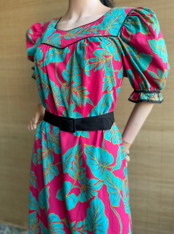 Vintage Traditional Hawaiian Muumuu with Puffy Sleeves | Tiki Dress - Women's Size Medium - Hawaii / Aloha / Mahalo / Polynesian