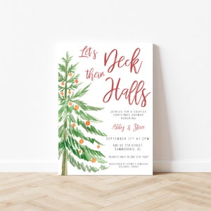 Op de afbeelding: Een aquarel-illustratie van een kerstboom met ornamenten, een witte achtergrond en tekst die luidt "Let's Deck thein Halls. Join us for a Couples Christmas Shower Honoring Abby & Steve. September 11th at 2PM. 501 SE 7th Street Summerdale, AL. Regrets only to 285-372-7681. Registered at Stowe's Jewelers, Dillards, Target."