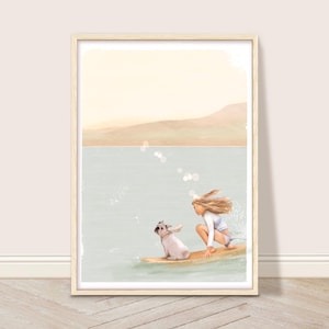Lámina artística de chica y perro surfeando, arte de pared de surf vintage, arte digital de casa de verano, decoración costera, póster de surf retro, arte de chica surfista y bulldog
