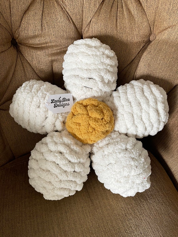 Chunky Knit Daisy Flower Pillow - Etsy