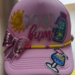 Rosa och vit Pool Bum truckerkeps. Dam. Rutig mesh. Sommar