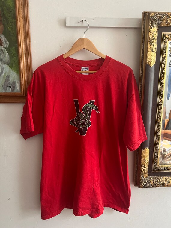 Super sick 90s red XL snake basketball league tee - image 1