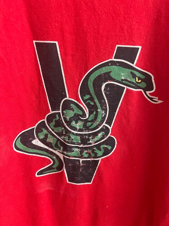 Super sick 90s red XL snake basketball league tee - image 2