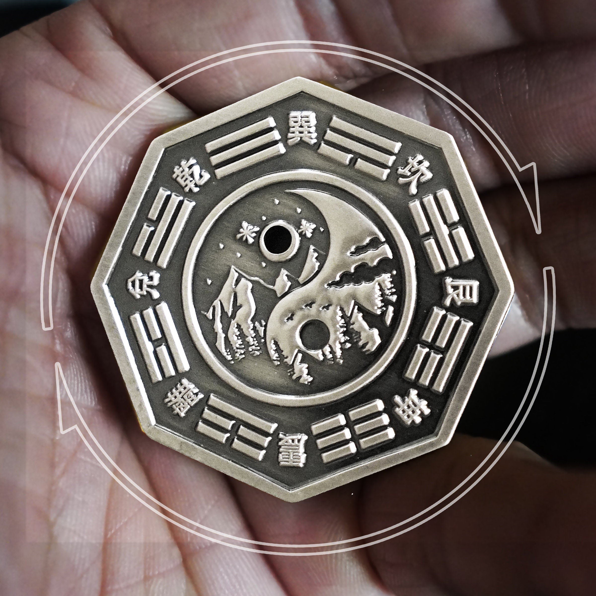 回転する真鍮製の易経占いコイン：アントシルバーの中国タロットネックレス - Etsy 日本