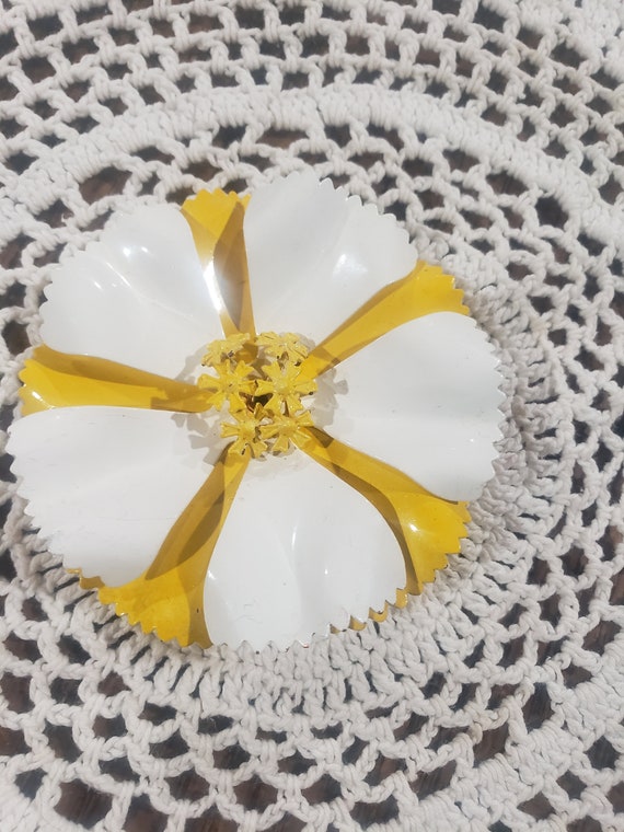 Yellow and white floral mod enamel brooch