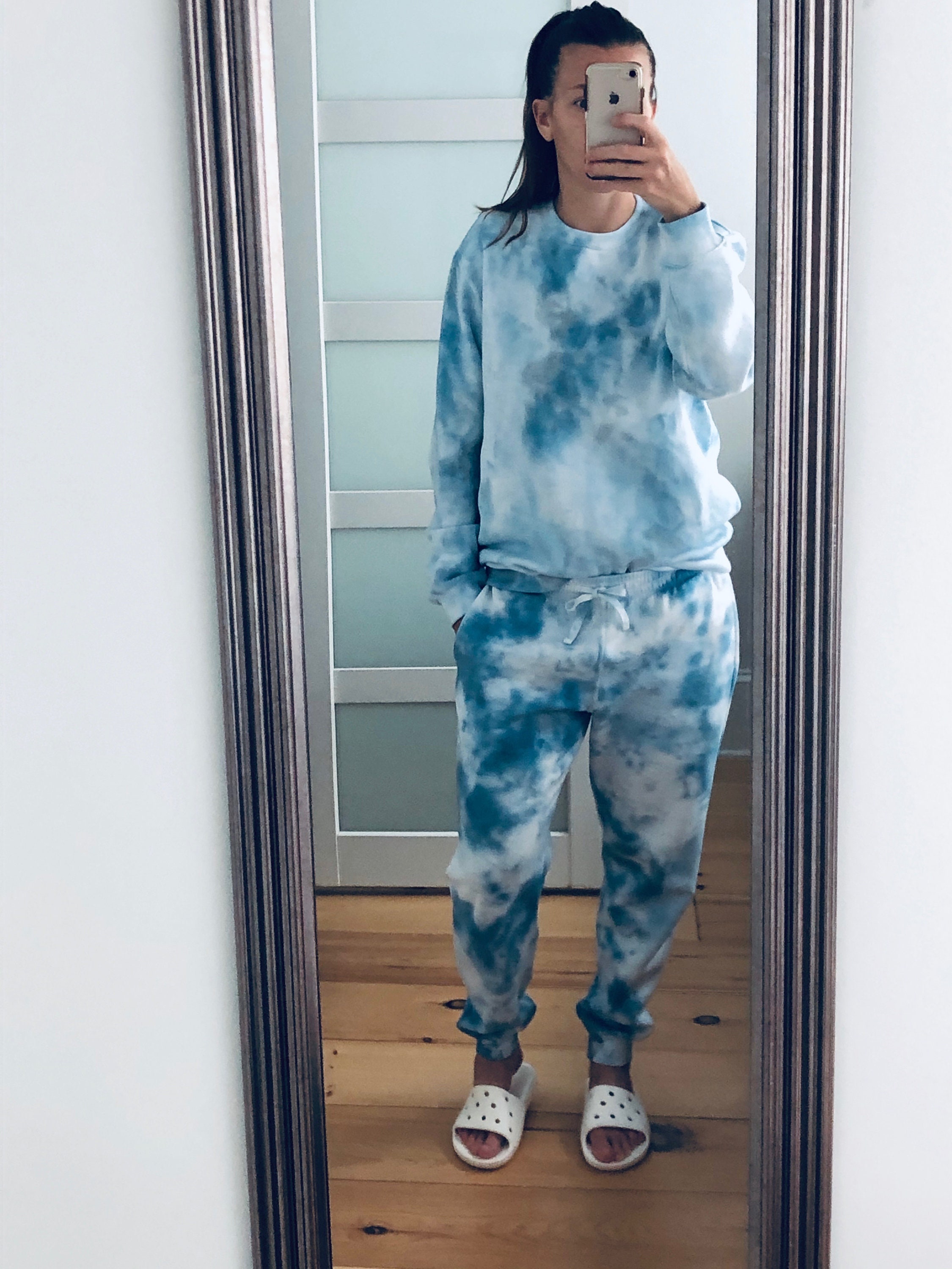 matching tie dye sweatshirt and sweatpants