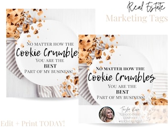 Può includere: Una grafica di marketing sui social media con un tema di briciole di biscotti. Il testo recita "Non importa come si sbriciolano i biscotti, tu sei la parte migliore del mio business!" La grafica include un piatto con briciole di biscotti, un tovagliolo e un biscotto. La grafica include anche un nome di contatto, un numero di telefono, un nome di azienda e un nome utente sui social media.