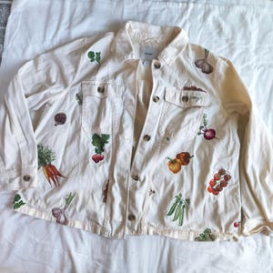 Upcycled Patchwork X-Large Women's Farmers Market Vegetable Tomato Cream Cotton Jacket beige whimsy applique garden handmade thrifted garlic