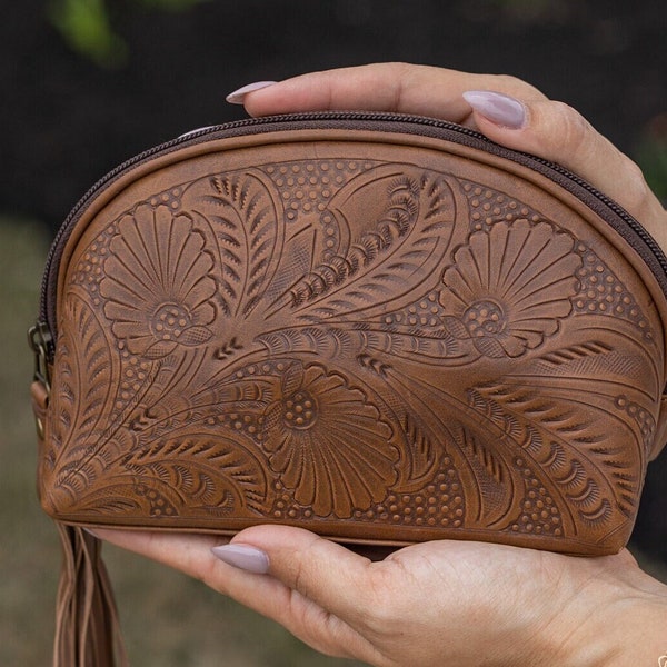 Leather Makeup bags for women - Cosmetic/Travel Bags, Toiletry bag, Full Grain Leather, Hand-tooled, sustainable materials, Christmas gift