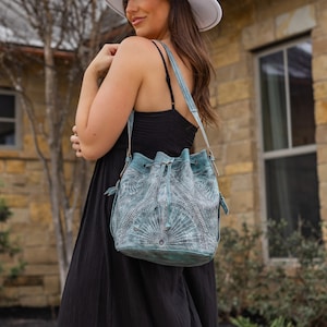 Leather Drawstring Purse with zipper compartment, leather, Handbags and Purses, Crossbody, Handmade, Hand-tooled, Bucket Bag