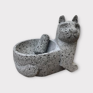 Cat-shaped mortar | stone mortar and pestle | mortar for guacamole | Handmade molcajete with animal design | mexican molcajete