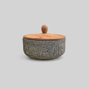 Handmade stone tortilla warmer with parota wood lid | stone tortilla stand | mexican tortilla