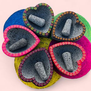 molcajete de corazón | molcajete | authentic mexican molcajete | Mortar with a capacity of 1 litre | heart shaped mortar