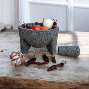 classic mortar | mortar for guacamole | molcajete | authentic mexican molcajete | Mortar with a capacity of 1 litre