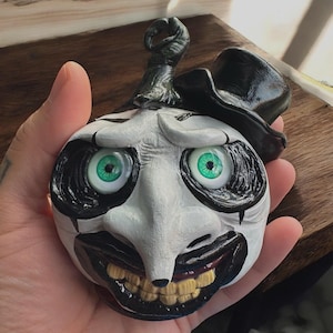 Pumpkin-fier - Art the Clown clay sculpture