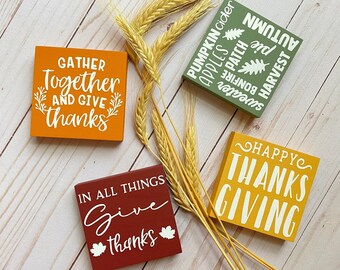 Placas de bandeja em camadas para o Dia de Ação de Graças // Placas de Ação de Graças // Decoração de bandeja em camadas para o outono // Mini placas de madeira // Decoração de bandeja em camadas para o Dia de Ação de Graças