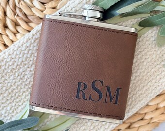Monogram Leather Flask // Personalized Engraved Flask // Custom Initial Flask Gift for Him // Groomsmen Gift // Wedding Flask