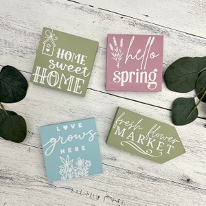 Tiered Tray Signs // Spring Themed Signs // Wood Signs // Tiered Tray Decor // Spring Decor // Spring Themed Shelf Sitter Sign