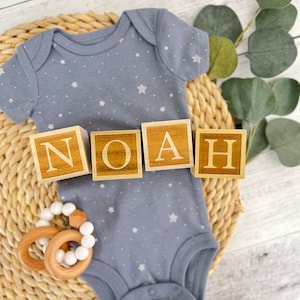 Bloques de madera personalizados // Bloques de nombres grabados personalizados // Bloques de madera con nombres para bebés en la guardería // Decoración con nombres para la guardería // Cubos con el alfabeto para bebés