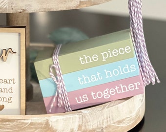 Mini libri a ripiani // Mini pila di libri per la festa della mamma // Decorazioni per la festa della mamma // Pila di libri finti in legno // Decorazioni per vassoi a ripiani per la festa della mamma