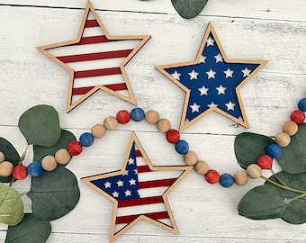 Estrellas decorativas de madera patrióticas // Decoración del 4 de julio // Decoración de bandeja escalonada del 4 de julio // Decoración americana // Decoración del Día de los Caídos