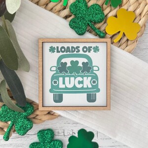 Miniaturowy znak na Dzień Świętego Patryka w ramce // Znak „Lods Of Luck” // Miniaturowy znak na Dzień Świętego Patryka // Miniaturowy znak na tacę w drewnianej ramce