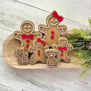 Wooden Gingerbread Family Shelf Sitter // Chunky Wood Gingerbread Cutout // Christmas Decoration // Christmas Mantel Decor // Table Decor