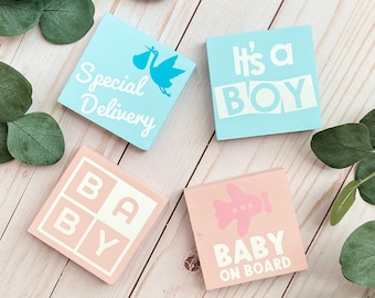Baby Tier Tablett Schilder // Gender Reveal Tier Tablett Schilder // Es ist ein Junge/Es ist ein Mädchen Zeichen // Holzschilder // Tiered Tablett Dekor