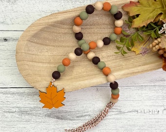Herbstliche Perlengirlande // Herbst Deko // Herbst Deko // Herbst Deko // Deko fürs Wohnzimmer // Dekorative Perlen