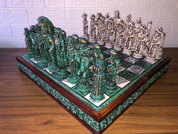 Chess Set 16.53 X 16.53 Resin Chess Set in Green and White - Etsy Canada