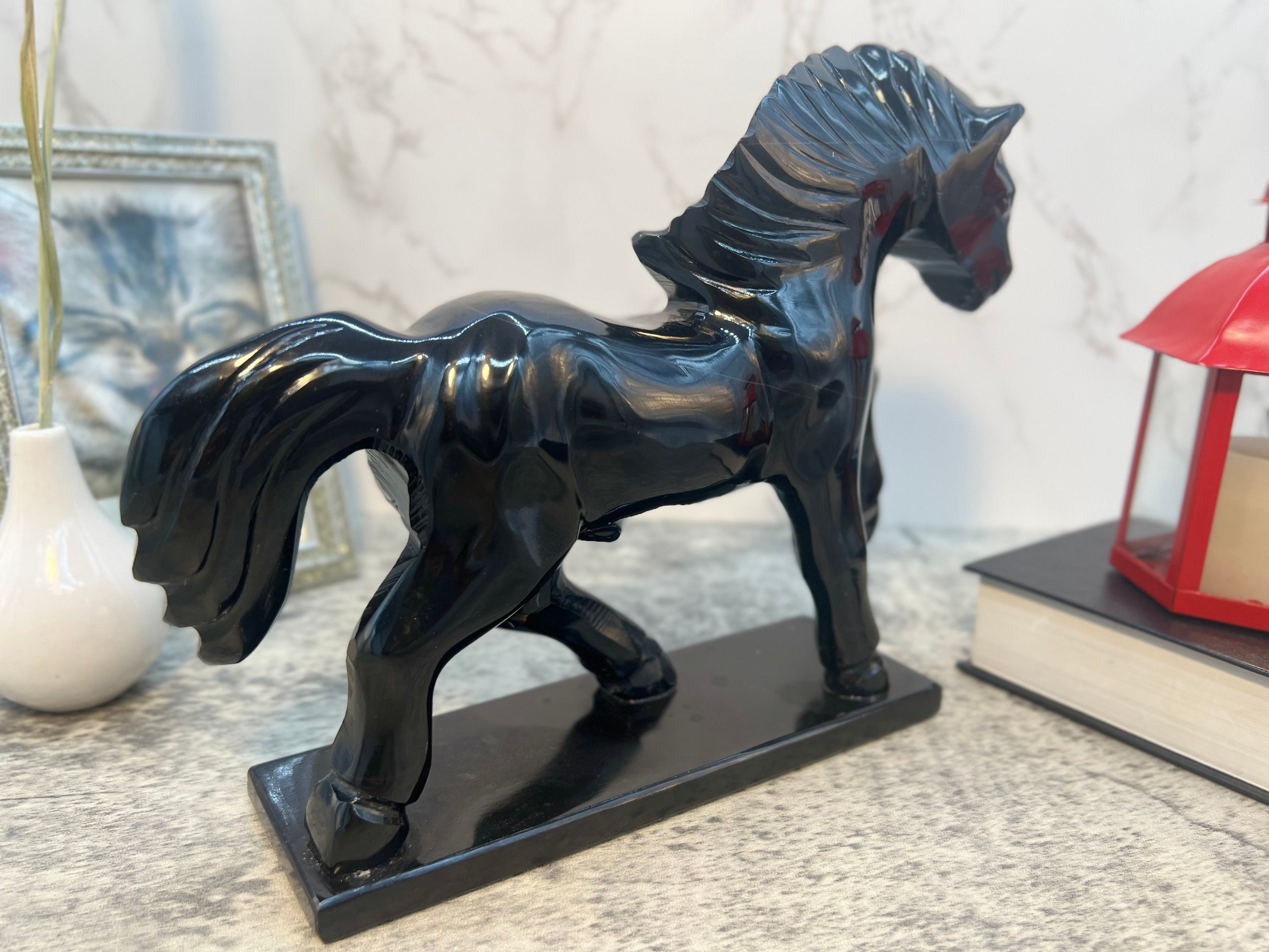 馬の像、馬の彫刻、水晶の馬、装飾的な馬、彫刻された石の動物、大理石