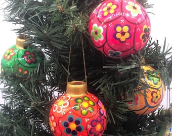 6 pieces of Ceramic Christmas ornaments / Mexican  ornaments, inspired by the Talavera of Mexican art, Christmas ornaments
