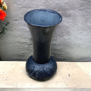 Flower Vase Of Black Clay Authentic From Oaxaca Mexico, Handmade And Elegant Lamp For Interior Home Design Decor Centerpiece Jarron Barro