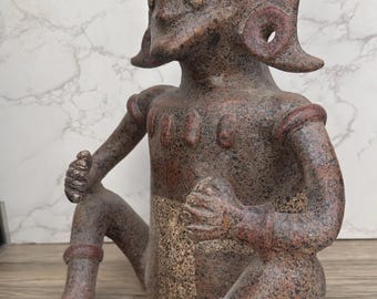 マヤの戦士の彫刻、手作りの粘土像、テラコッタの儀式用像、プレ