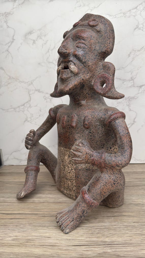 マヤの戦士の彫刻、手作りの粘土像、テラコッタの儀式用像、プレ