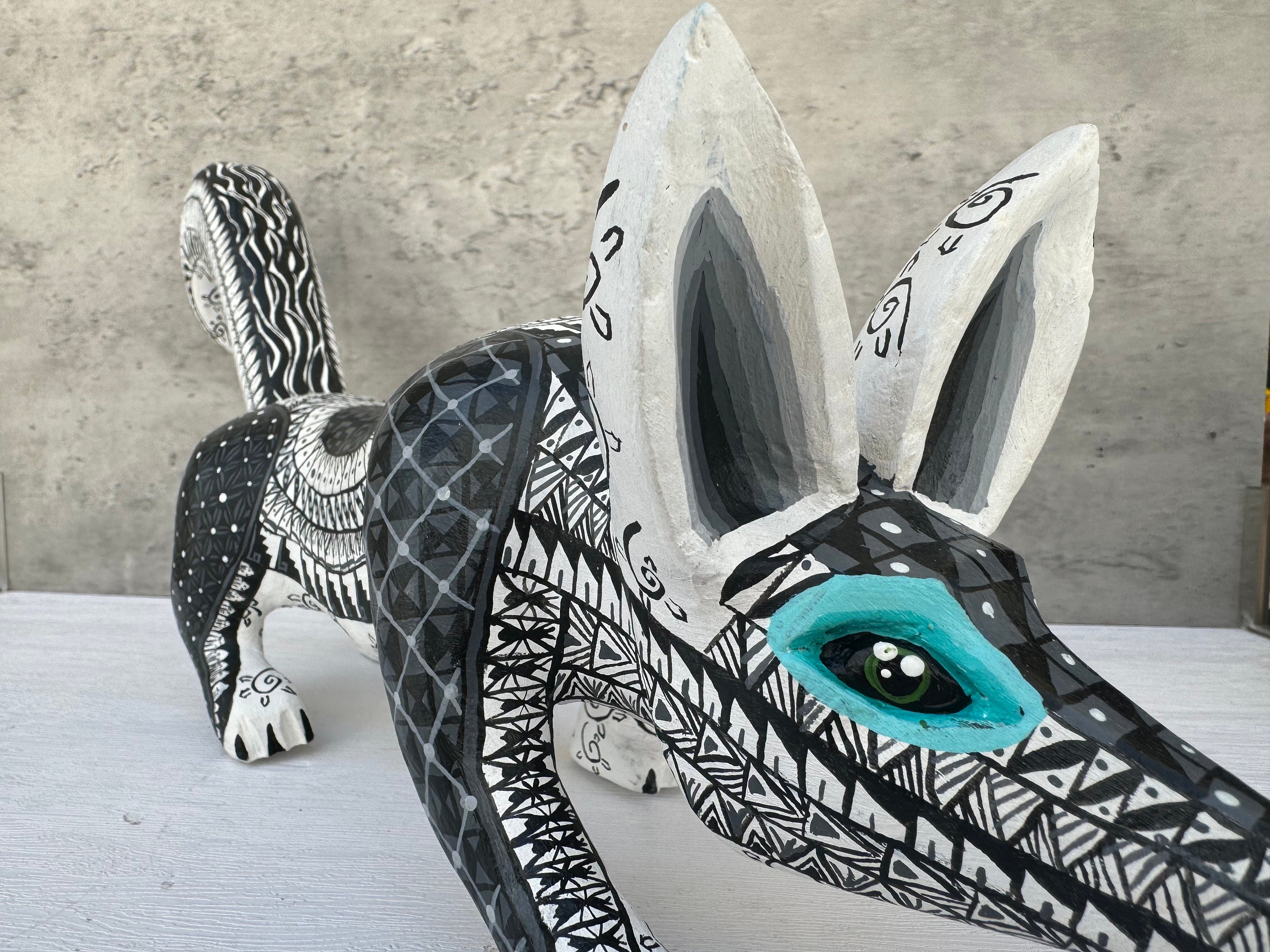 オアハカ メキシコ 木彫り 狼 置物 オアハカ メキシコ 木彫り 狼 置物 - メルカリ