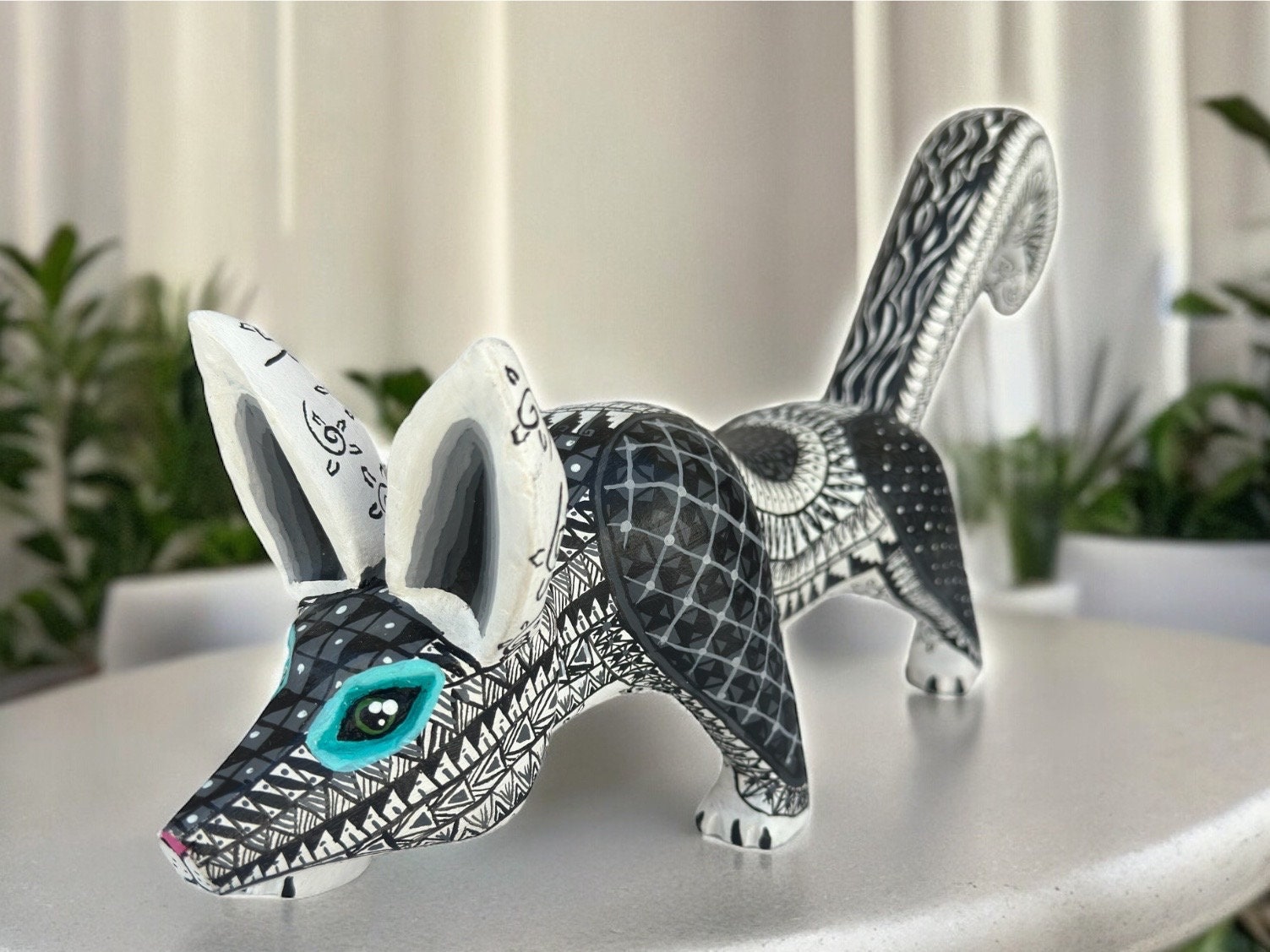 オアハカ メキシコ 木彫り 狼 置物 オアハカ メキシコ 木彫り 狼 置物 - メルカリ