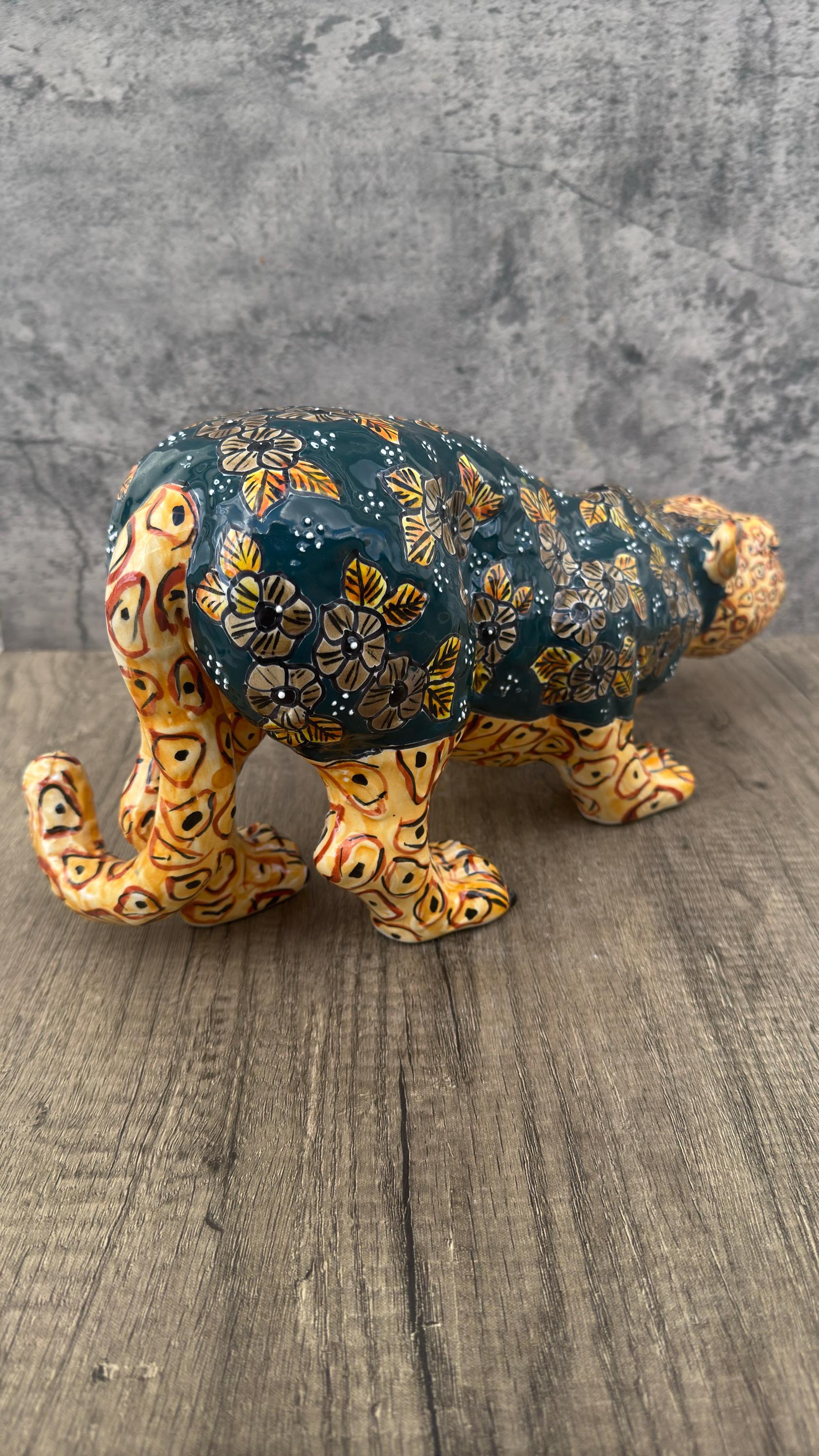 タラベラジャガーの手作り彫刻 - メキシコのプエブラからの活気に満ち