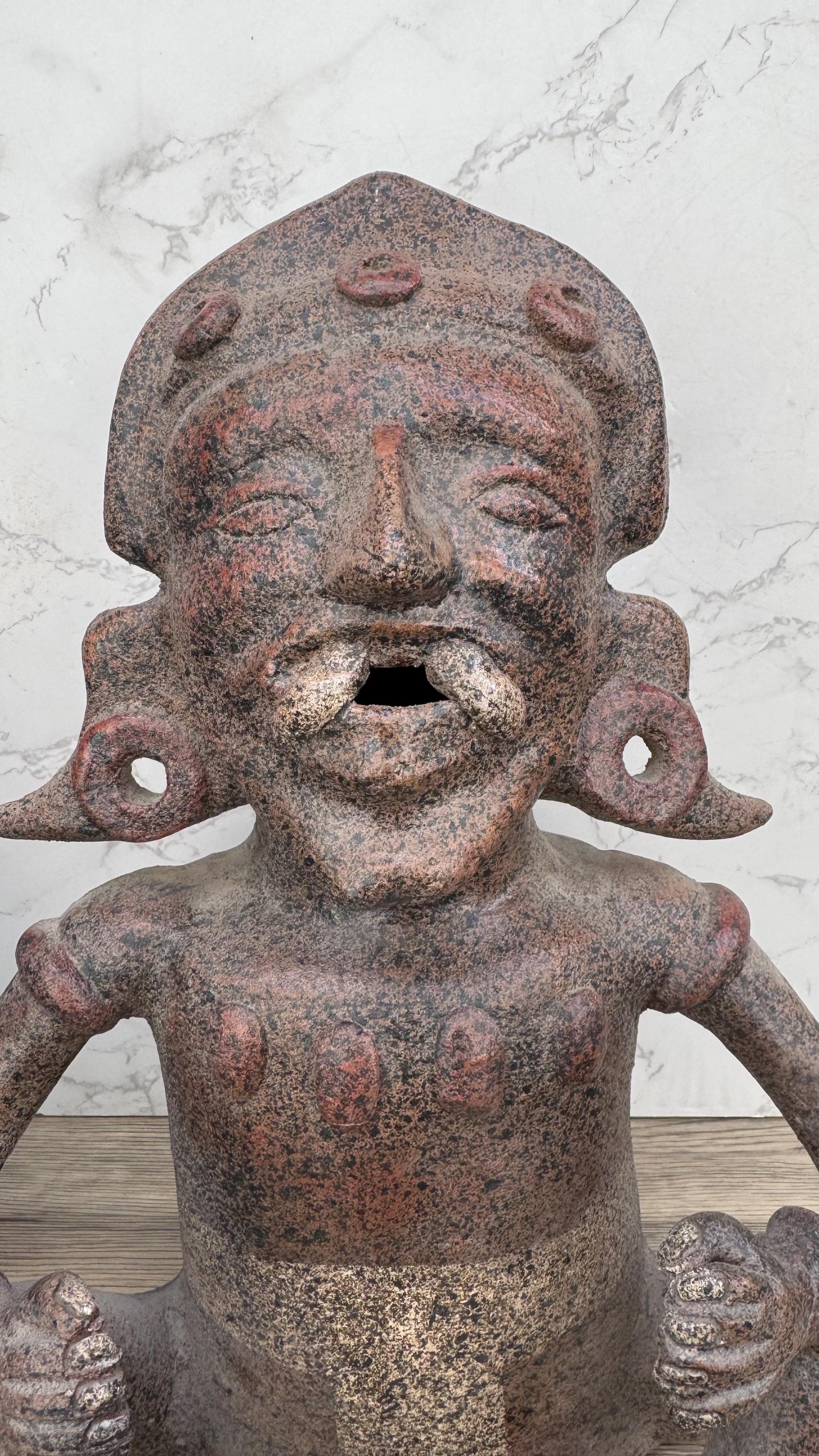 マヤの戦士の彫刻、手作りの粘土像、テラコッタの儀式用像、プレ