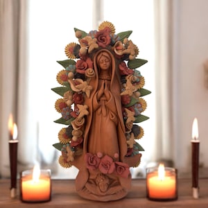 Pieza de arcilla hecha a mano de la Virgen María, Decoración Mexicana Virgen de Guadalupe, Escultura de la Virgen María, Metepec Estado de México Virgencita