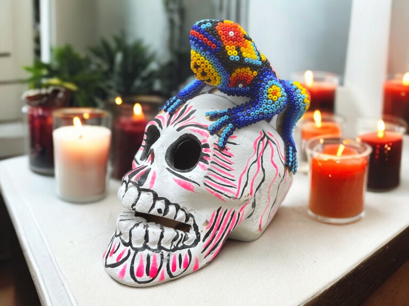 イグアナの人間の頭蓋骨、メキシコの民芸品ウイチョル彫刻、メキシコの