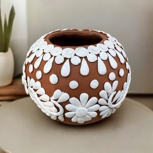 Vaso in argilla ricamato da Oaxaca Messico Decorazioni per la casa realizzate a mano Jarron Barro Bordado Oaxaca Disegni unici fatti a mano da artigiani
